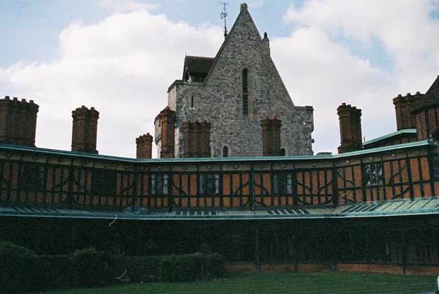 Horseshoe Cloister and Curfew Tower (photo)